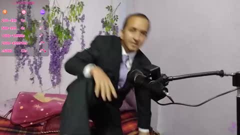 Hazzan online show from 09/25/25, 02:21