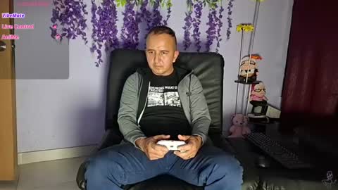 Hazzan online show from 07/08/26, 11:42