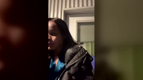 yazzybae3 online show from 12/21/25, 12:34