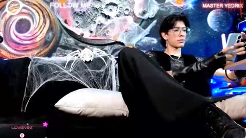 Snapshot of yedrix20 chatting on 10/24/25, 03:03 MASTER YEDRIX online show from 10/24/25, 03:03