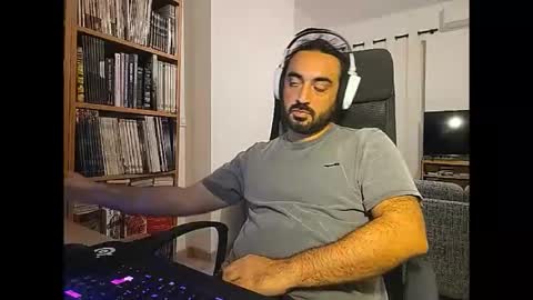 Snapshot of yeeaahoo chatting on 09/08/25, 06:18 yeeaahoo online show from 09/08/25, 06:18