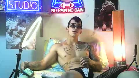 yeisoncastellanos1999 online show from 10/20/25, 02:28