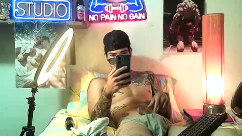 yeisoncastellanos1999 online show from 11/18/25, 06:34