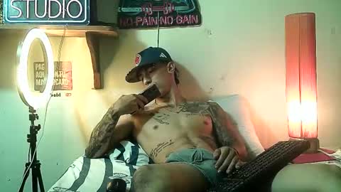 yeisoncastellanos1999 online show from 05/06/26, 06:46