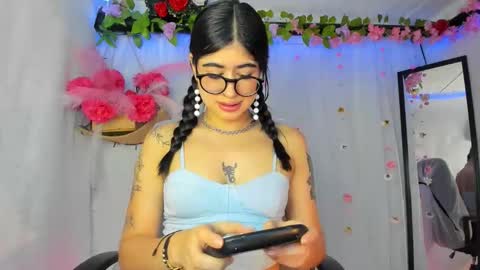 Snapshot of yelina_mh chatting on 12/04/25, 11:57 YELINA online show from 12/04/25, 11:57