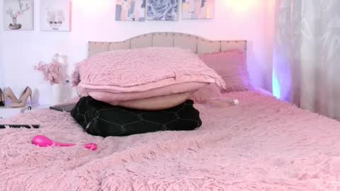 yellow_lily online show from 03/01/25, 11:37