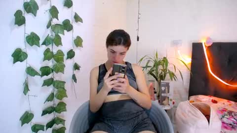 Snapshot of yemfairymcry chatting on 05/22/26, 04:23 YEM online show from 05/22/26, 04:23