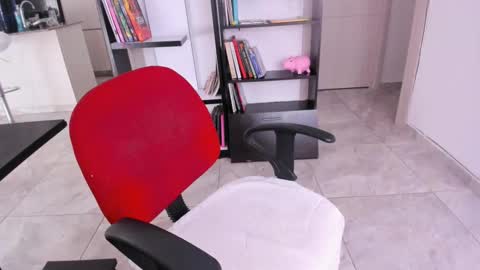 yenlo01 online show from 09/19/25, 08:09