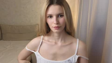 Snapshot of yennaone chatting on 05/18/26, 04:46 Yenna online show from 05/18/26, 04:46