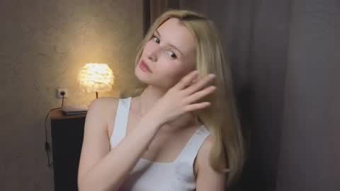 Snapshot of yennaone chatting on 06/23/26, 03:10 Yenna online show from 06/23/26, 03:10