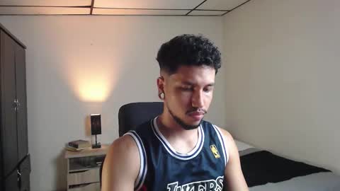 Yeff ind. model  online show from 11/23/25, 02:33