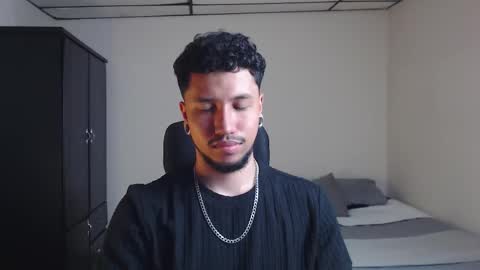 Yeff ind. model  online show from 11/30/25, 01:20