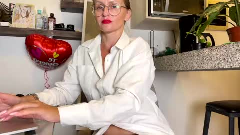 Snapshot of yes_mommy_zlata chatting on 02/24/25, 11:41 Zlata online show from 02/24/25, 11:41