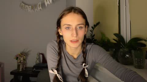 Snapshot of yes_to_heaven chatting on 02/01/25, 09:29 Zoe online show from 02/01/25, 09:29