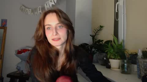 Snapshot of yes_to_heaven chatting on 02/14/25, 09:43 Zoe online show from 02/14/25, 09:43