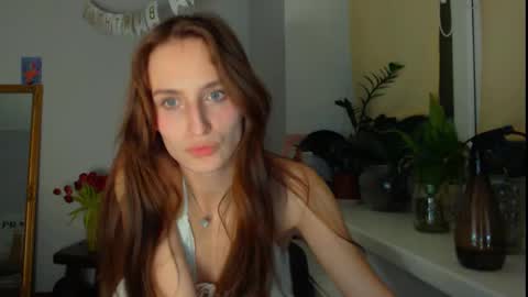 Snapshot of yes_to_heaven chatting on 02/19/25, 09:25 Zoe online show from 02/19/25, 09:25