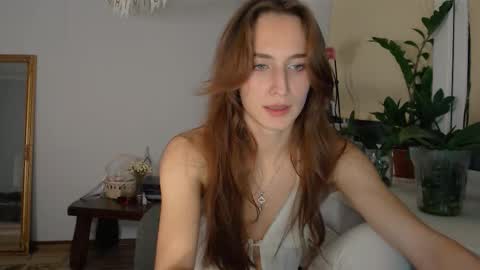 Snapshot of yes_to_heaven chatting on 10/18/25, 08:42 Zoe online show from 10/18/25, 08:42