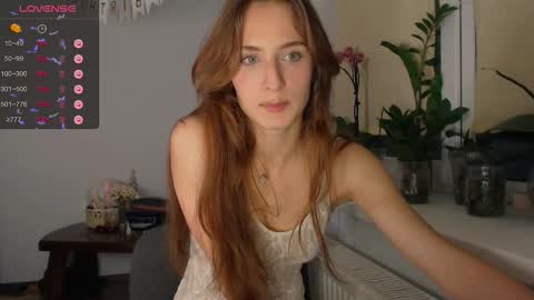 Snapshot of yes_to_heaven chatting on 11/14/25, 09:35 Zoe online show from 11/14/25, 09:35