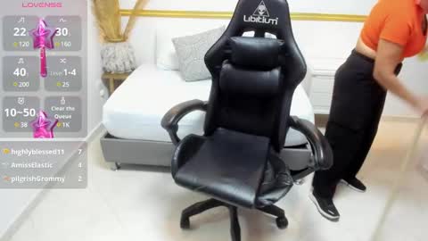 Snapshot of yesenia25_ chatting on 01/21/25, 01:18 yesenia online show from 01/21/25, 01:18