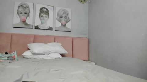 Snapshot of yess__daddy chatting on 02/06/25, 10:15 yess__daddy online show from 02/06/25, 10:15