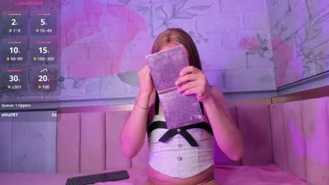 Snapshot of yess__daddy chatting on 02/18/25, 01:11 yess__daddy online show from 02/18/25, 01:11