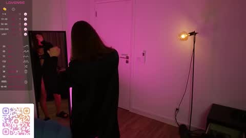 Kiki online show from 11/24/25, 10:04