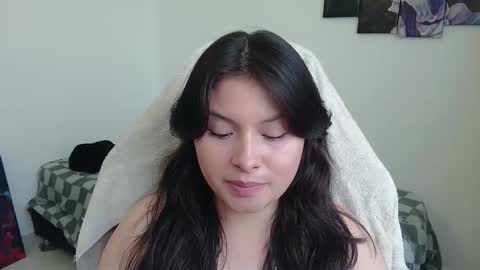 yessica_gomez01 online show from 02/05/26, 09:41