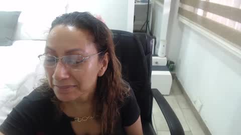 Snapshot of yessilatin chatting on 12/15/24, 05:53 jessy online show from 12/15/24, 05:53