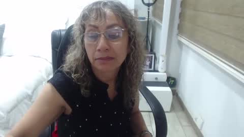 Snapshot of yessilatin chatting on 12/29/24, 01:24 jessy online show from 12/29/24, 01:24