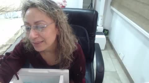 Snapshot of yessilatin chatting on 01/05/25, 03:11 jessy online show from 01/05/25, 03:11