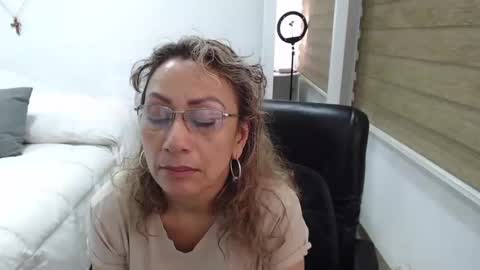 Snapshot of yessilatin chatting on 02/07/25, 12:42 jessy online show from 02/07/25, 12:42