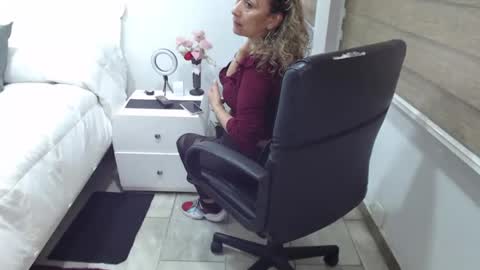 Snapshot of yessilatin chatting on 02/14/25, 01:23 jessy online show from 02/14/25, 01:23