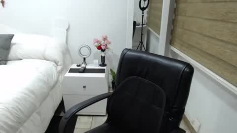 Snapshot of yessilatin chatting on 02/20/25, 02:51 jessy online show from 02/20/25, 02:51