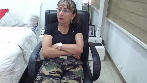 Snapshot of yessilatin chatting on 02/22/25, 01:11 jessy online show from 02/22/25, 01:11
