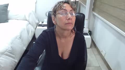 Snapshot of yessilatin chatting on 03/08/25, 12:11 jessy online show from 03/08/25, 12:11