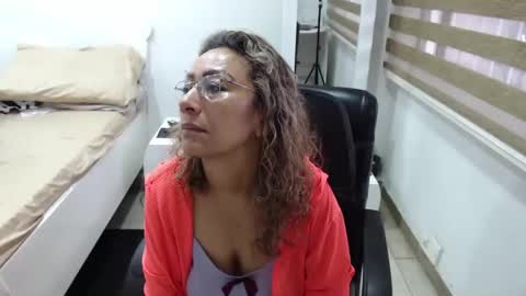 Snapshot of yessilatin chatting on 03/09/25, 11:47 jessy online show from 03/09/25, 11:47