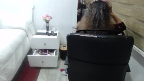 Snapshot of yessilatin chatting on 10/09/25, 02:20 jessy online show from 10/09/25, 02:20