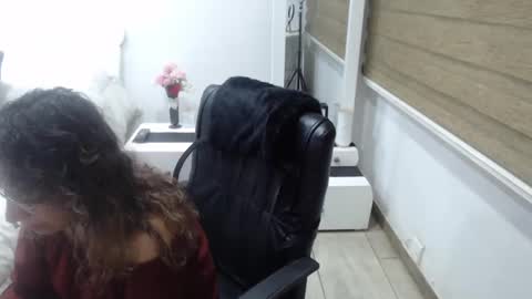 Snapshot of yessilatin chatting on 10/10/25, 11:59 jessy online show from 10/10/25, 11:59