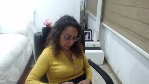 Snapshot of yessilatin chatting on 10/12/25, 04:11 jessy online show from 10/12/25, 04:11