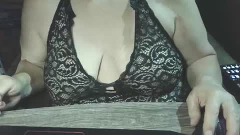 Snapshot of yessirprincesspet chatting on 05/17/26, 02:42 yessirprincesspet online show from 05/17/26, 02:42