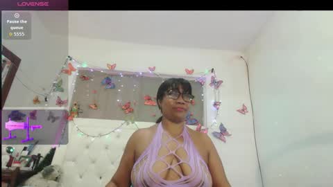 Snapshot of yhazan_blake88 chatting on 10/31/25, 04:02 Yhazan Blake online show from 10/31/25, 04:02