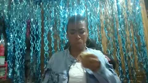 Snapshot of yilizalove_14 chatting on 12/13/25, 09:31 yilizalove_14 online show from 12/13/25, 09:31