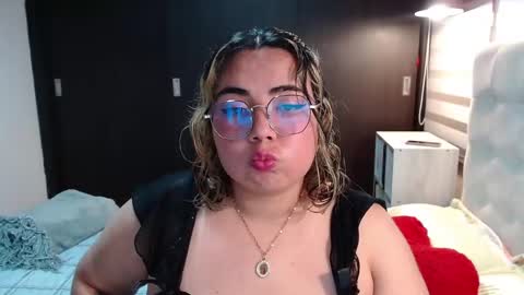 Snapshot of yini_angel07 chatting on 02/27/26, 04:56 hii i am yini online show from 02/27/26, 04:56