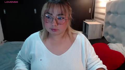Snapshot of yini_angel07 chatting on 05/20/26, 02:51 hii i am yini online show from 05/20/26, 02:51