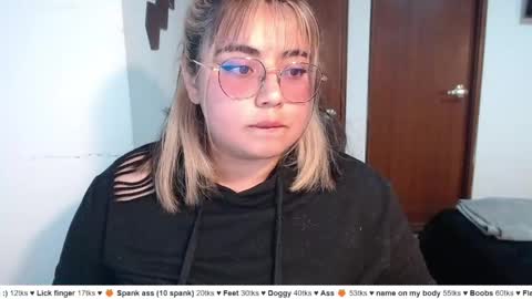 Snapshot of yini_angel07 chatting on 05/23/26, 03:01 hii i am yini online show from 05/23/26, 03:01