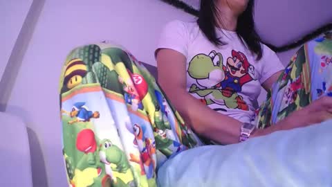 Snapshot of yinn_silver chatting on 01/06/25, 01:19 Yiny online show from 01/06/25, 01:19