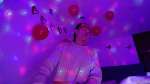 Snapshot of yinn_silver chatting on 02/13/25, 05:37 Yiny online show from 02/13/25, 05:37