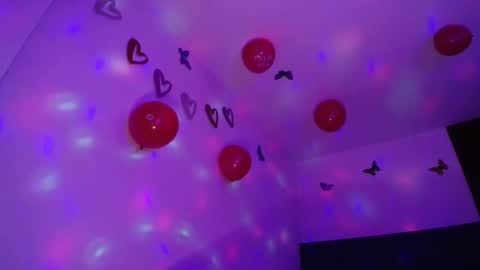 Snapshot of yinn_silver chatting on 02/15/25, 08:33 Yiny online show from 02/15/25, 08:33