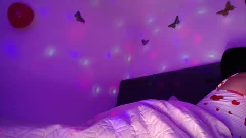 Snapshot of yinn_silver chatting on 02/16/25, 11:59 Yiny online show from 02/16/25, 11:59