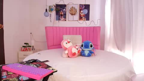 Snapshot of yised_vegas chatting on 11/27/25, 04:31 yised online show from 11/27/25, 04:31